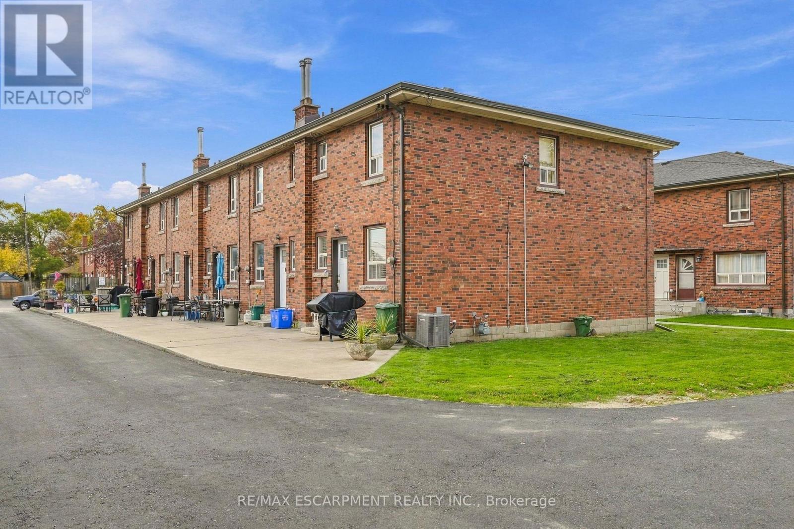 424 EAST 42ND STREET Property Photo 1