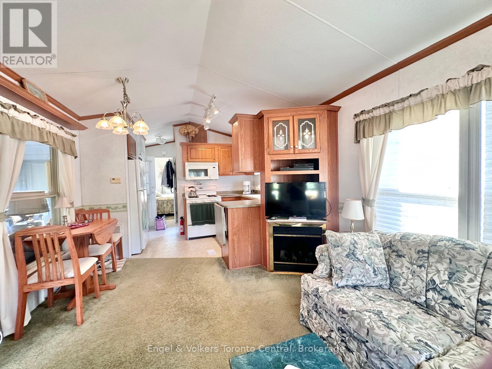 B6 - 7489 Sideroad 5 E Property Photo 4