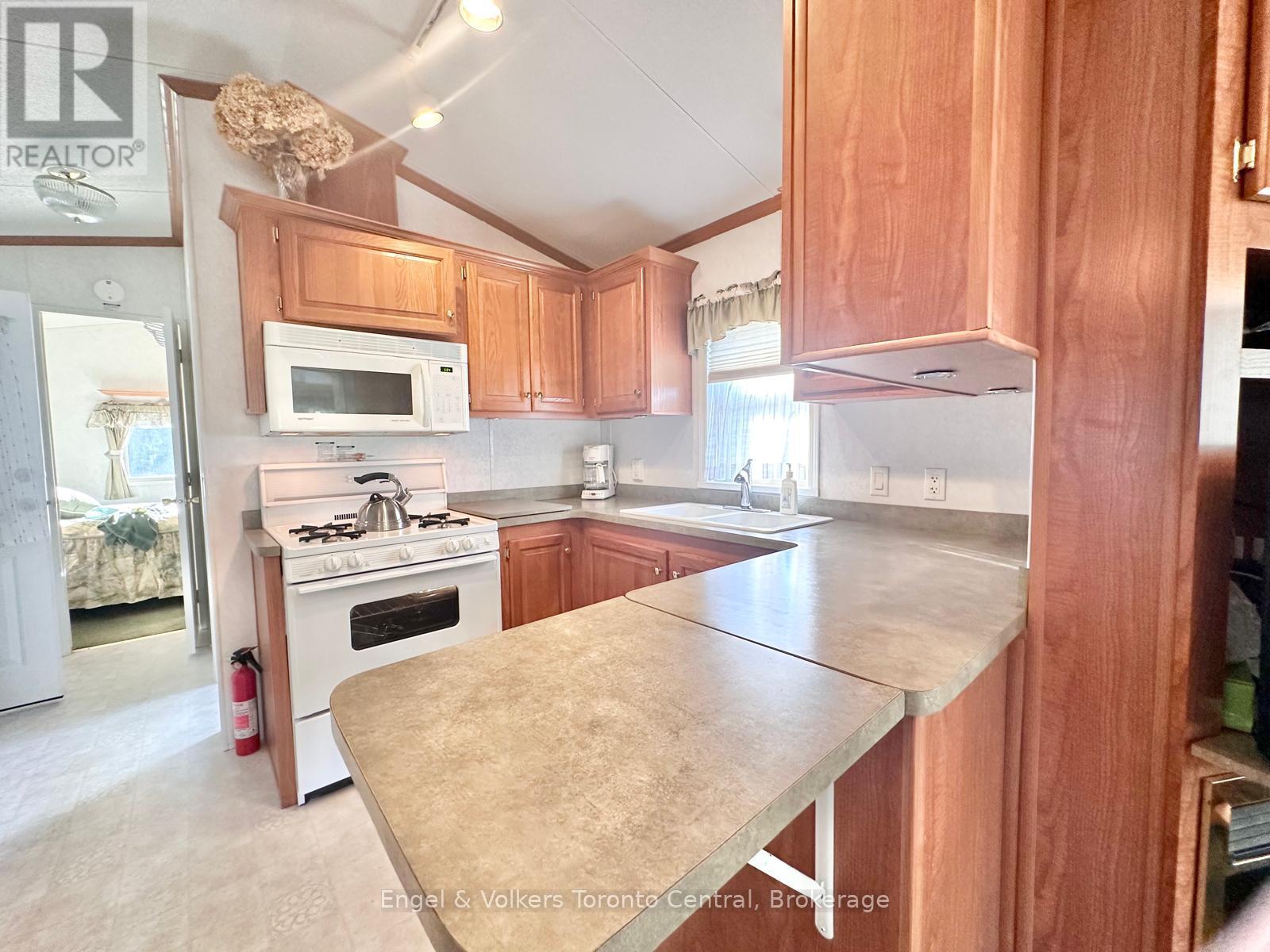 B6 - 7489 Sideroad 5 E Property Photo 11