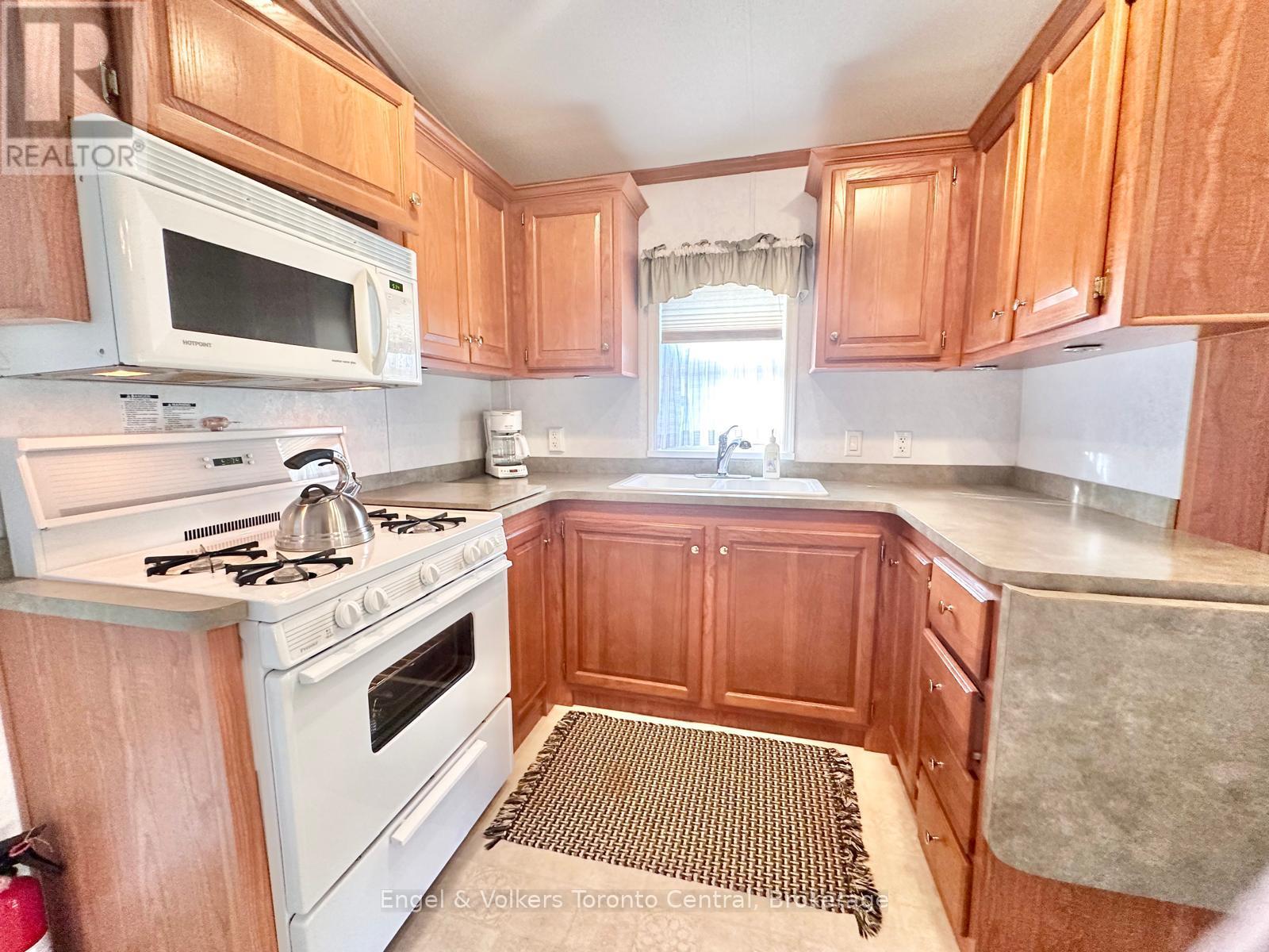 B6 - 7489 Sideroad 5 E Property Photo 12