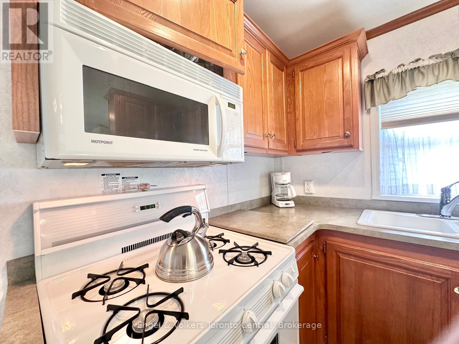 B6 - 7489 Sideroad 5 E Property Photo 13