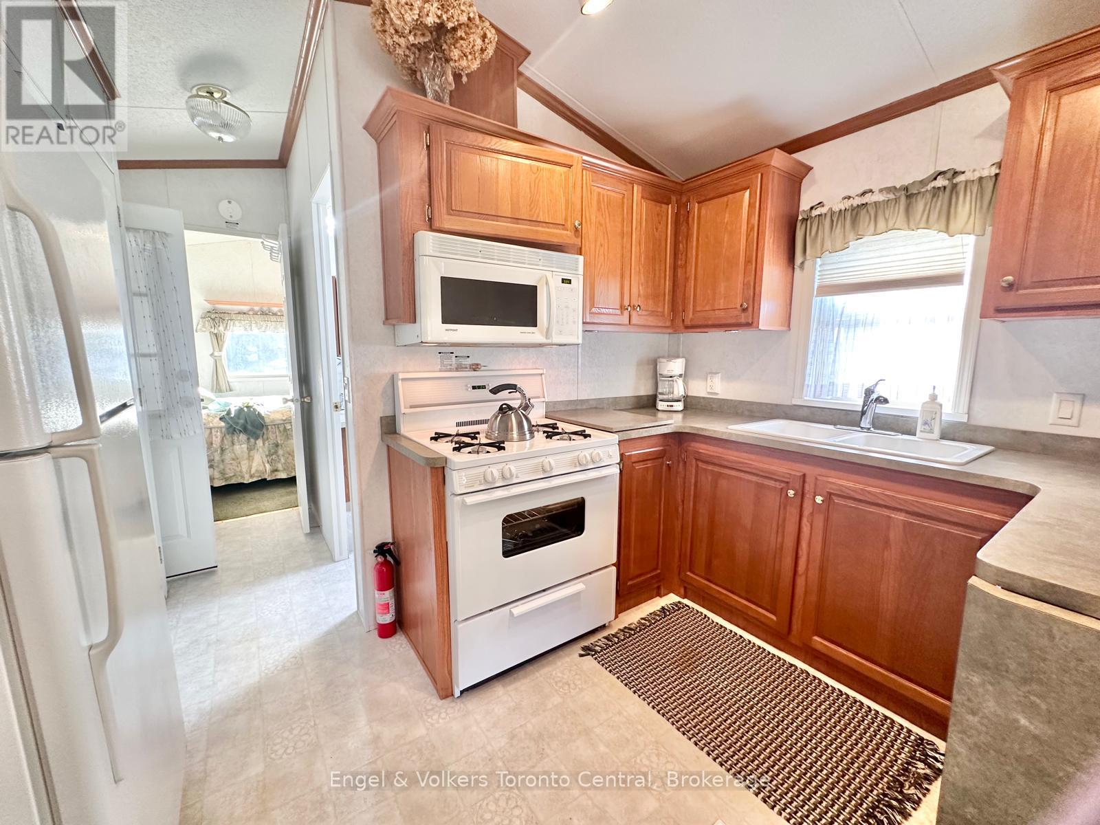 B6 - 7489 Sideroad 5 E Property Photo 16