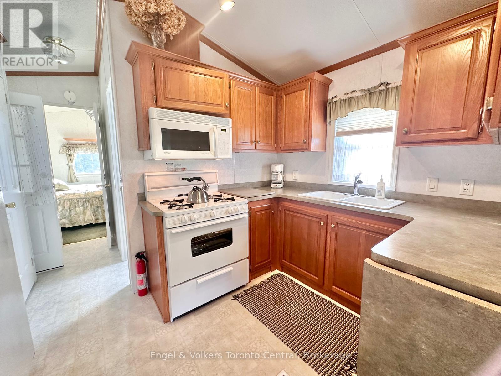 B6 - 7489 Sideroad 5 E Property Photo 17
