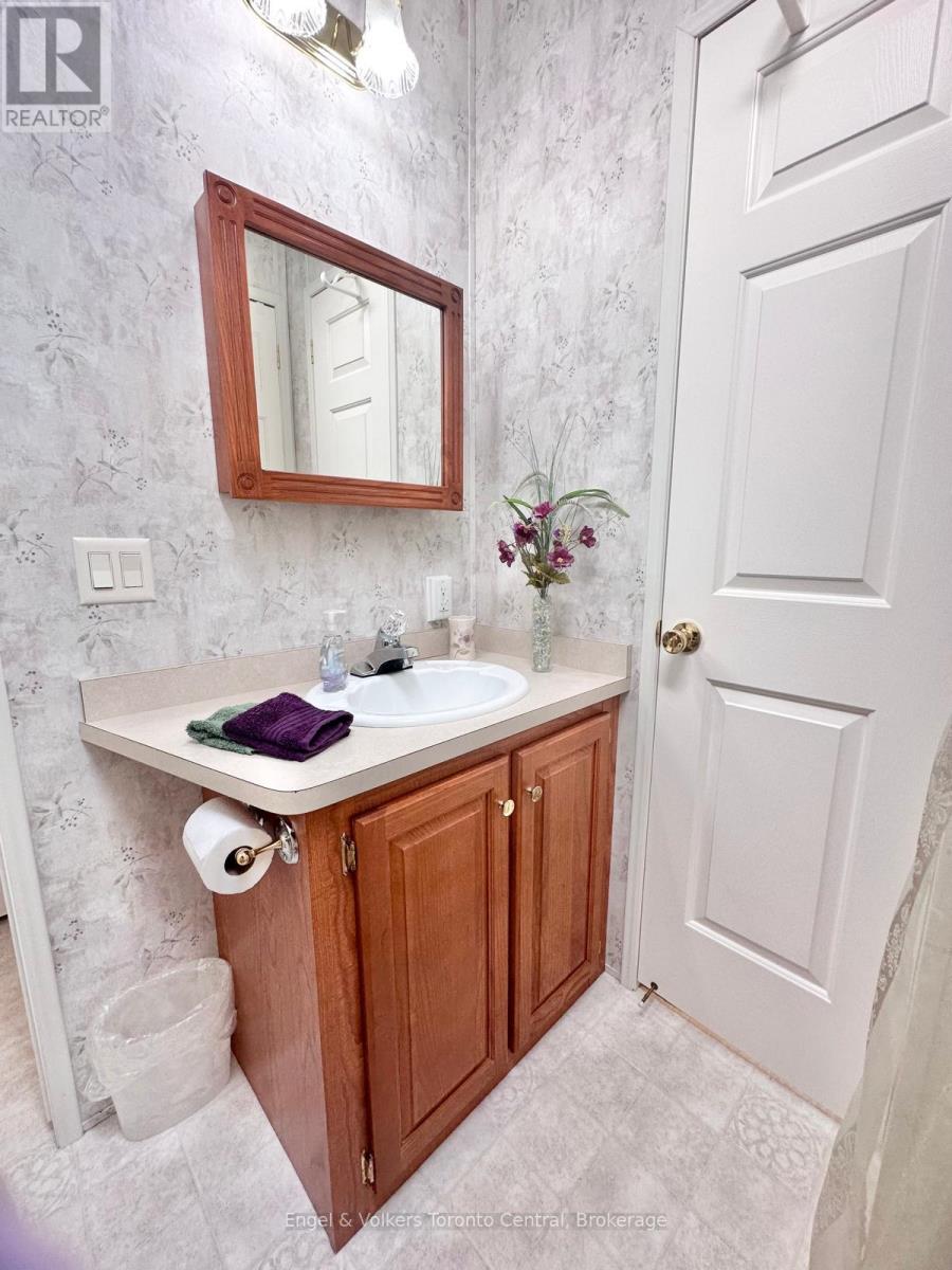 B6 - 7489 Sideroad 5 E Property Photo 35