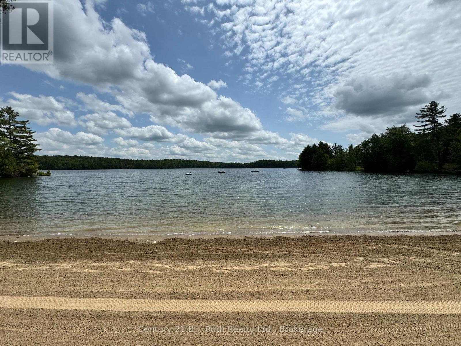 439 Springwater Crescent Property Photo 16
