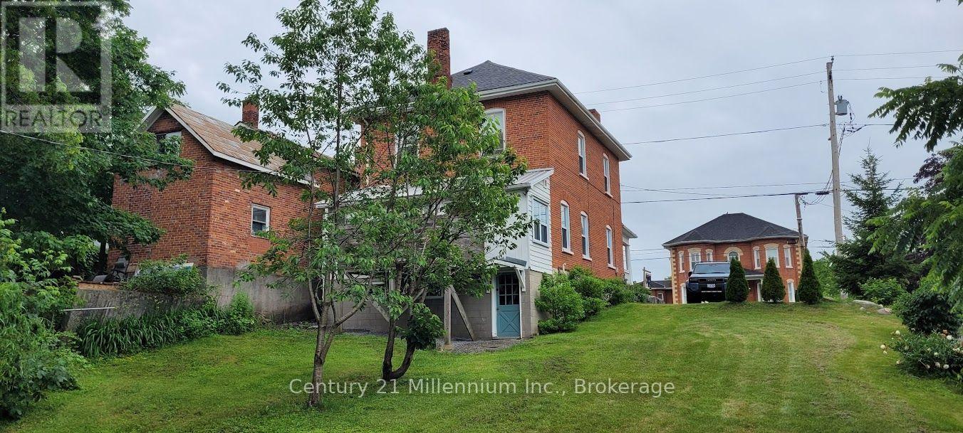 117 Durham Street S Property Photo 4