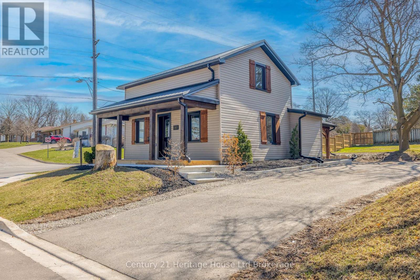 180 Cherry Street W Property Photo 1
