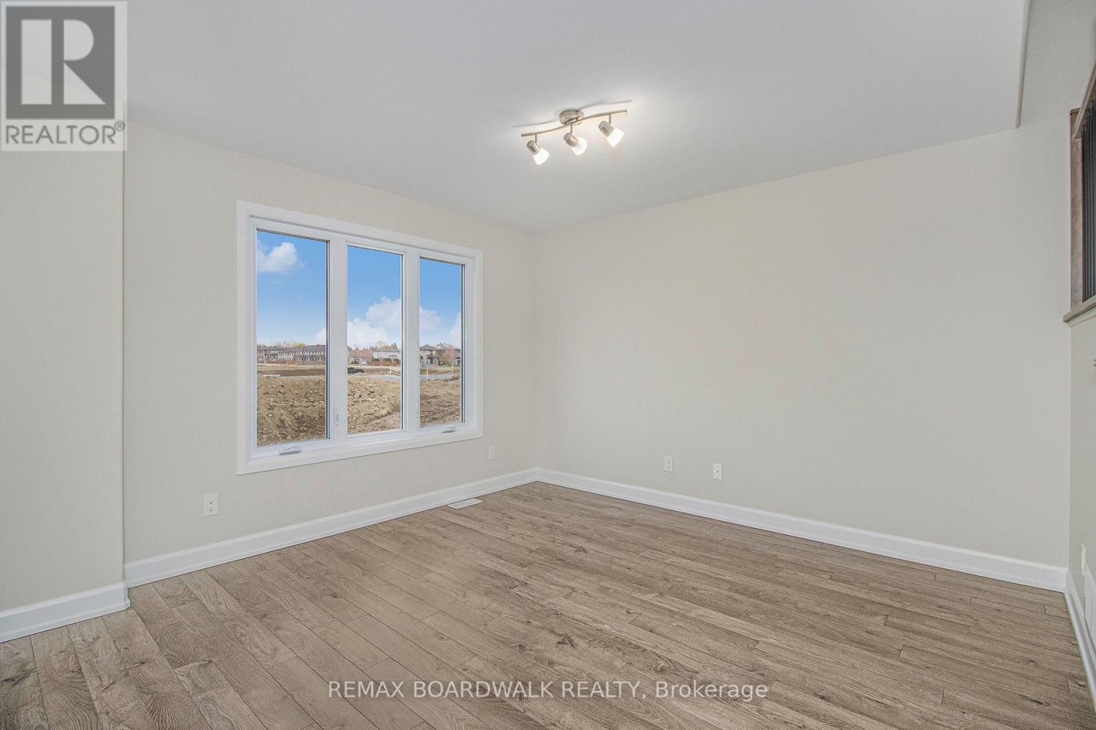 1145 Montblanc Crescent Property Photo 8