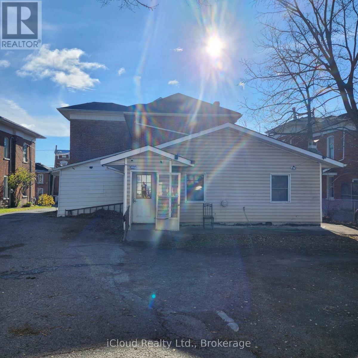 19 Bridge Street W Property Photo 2