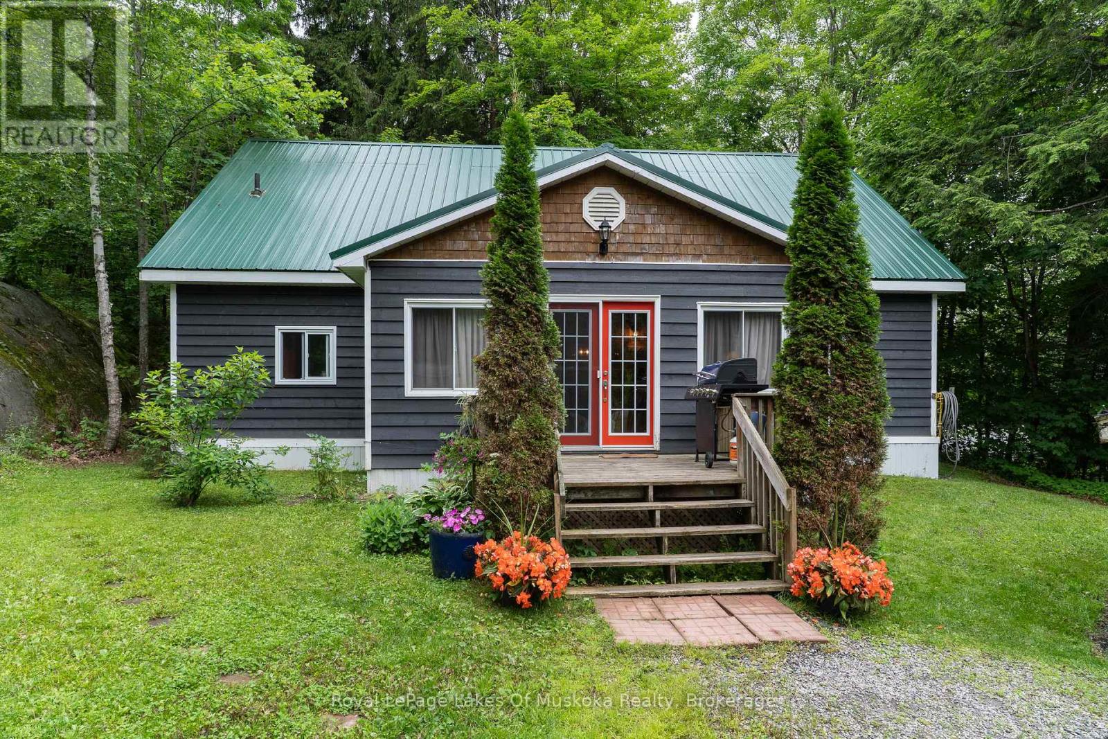 2709 Muskoka District 118 Road W Property Photo 1
