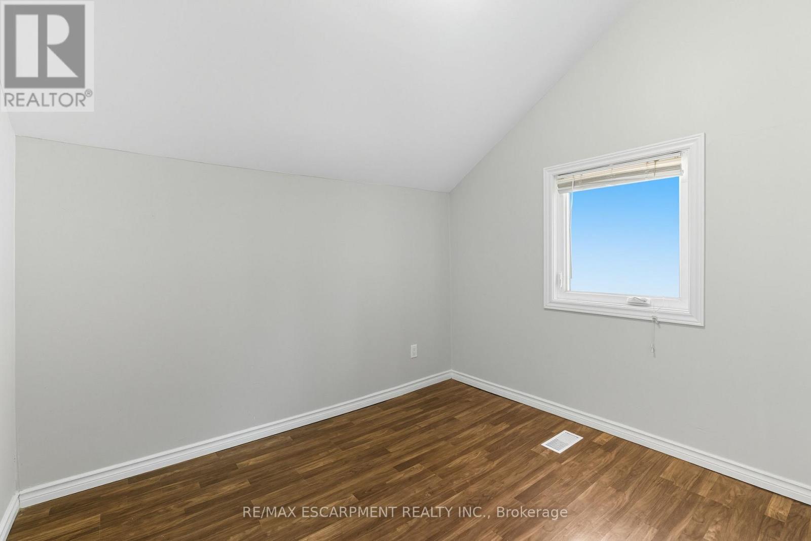 2 - 2 Windsor Street Property Photo 9