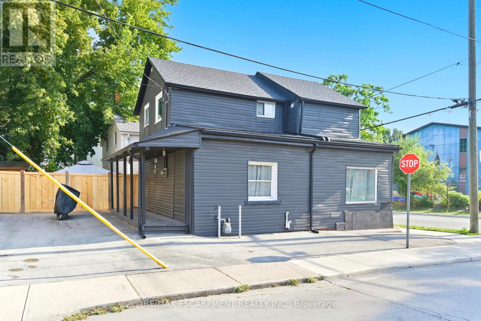 2 - 2 Windsor Street Property Photo 17