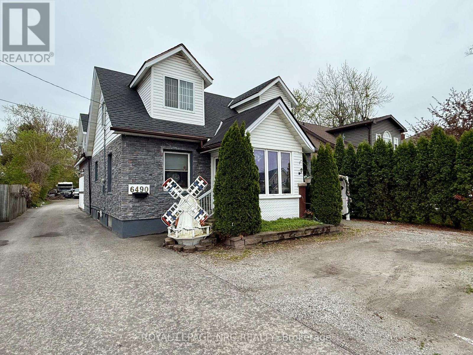 6490 Thorold Stone Road Property Photo 1