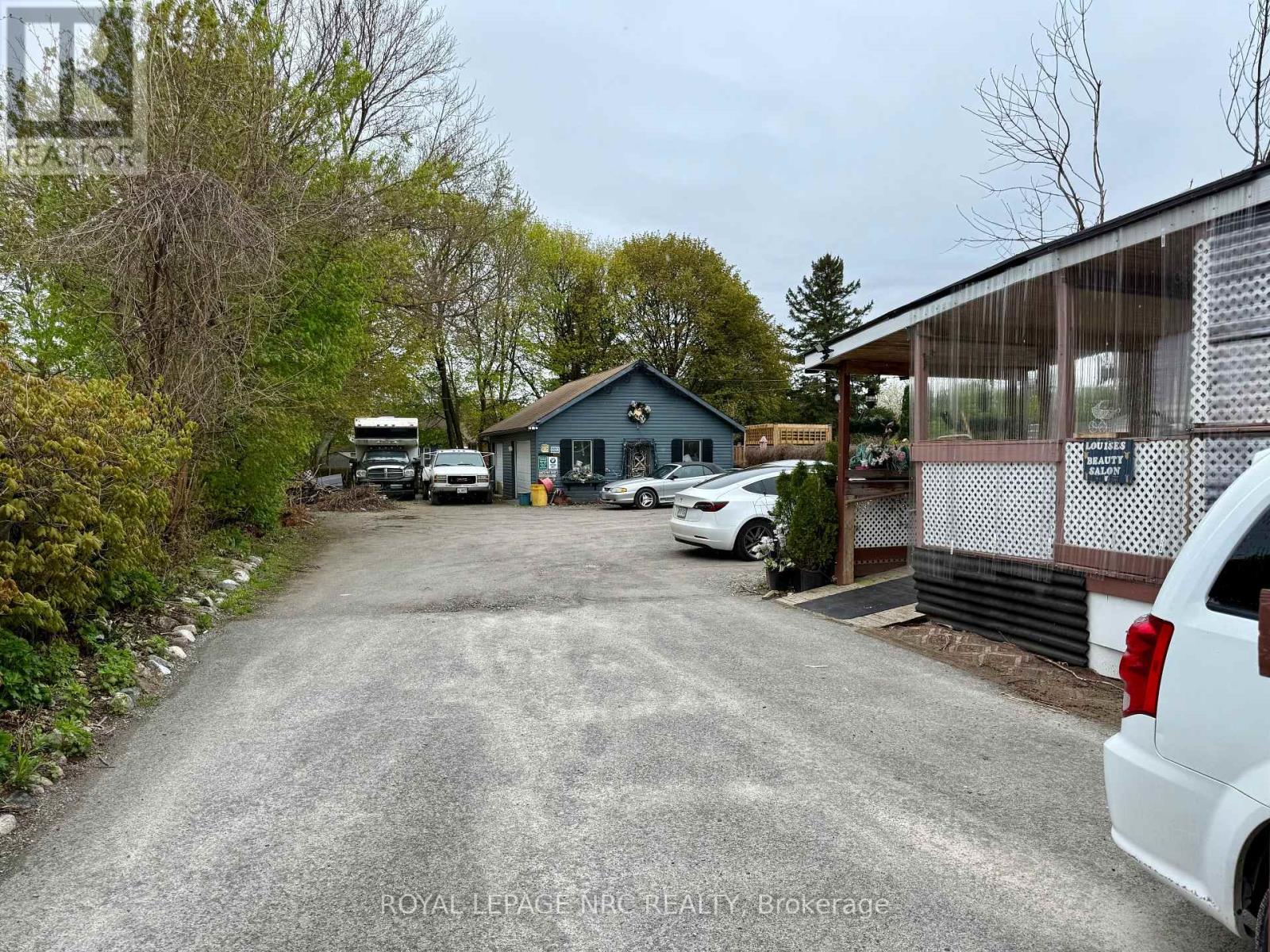 6490 Thorold Stone Road Property Photo 4