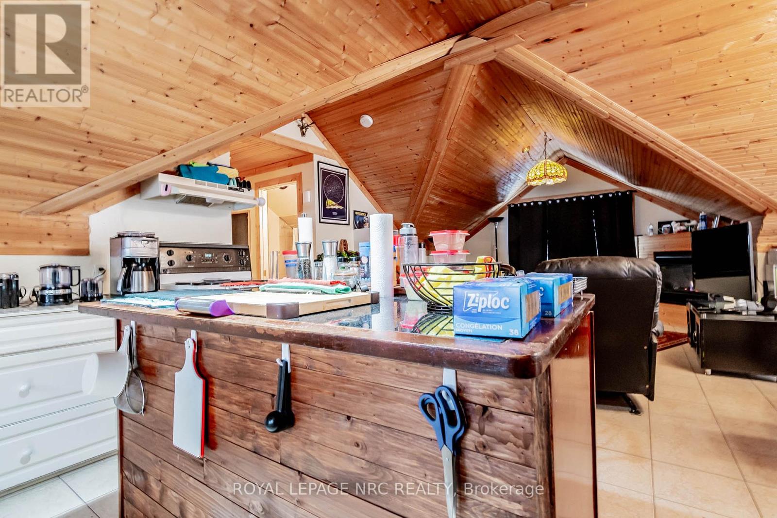 6490 Thorold Stone Road Property Photo 10