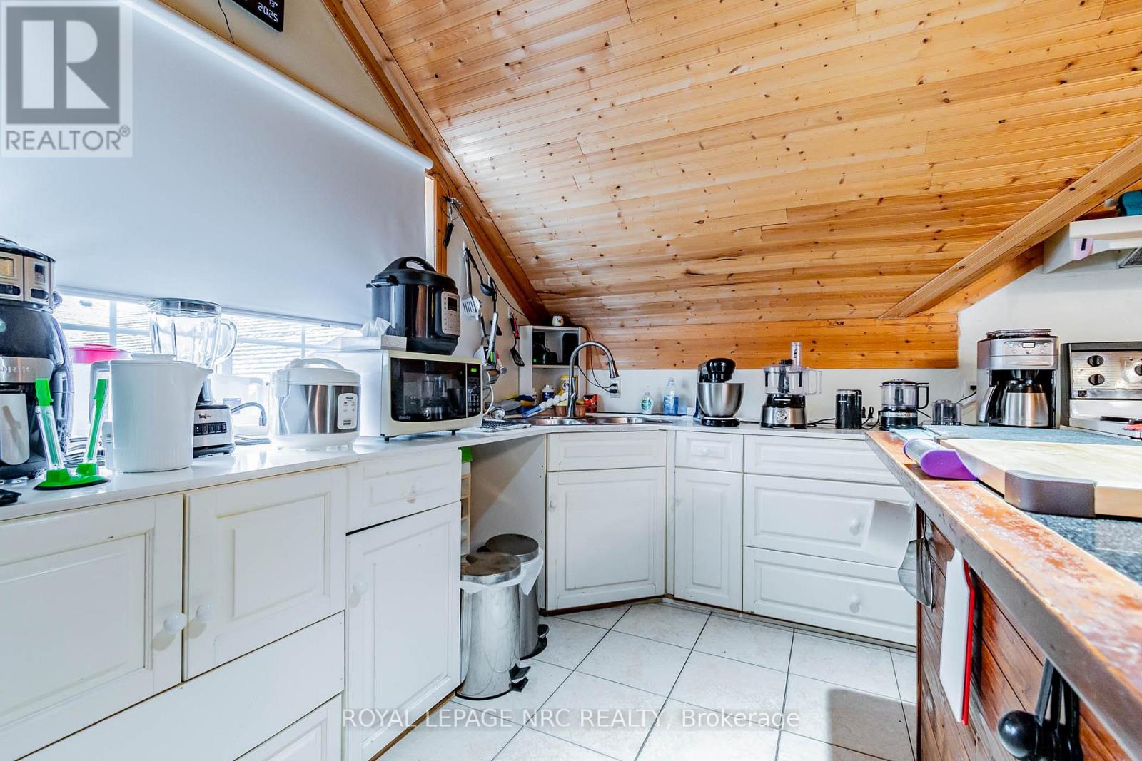 6490 Thorold Stone Road Property Photo 11