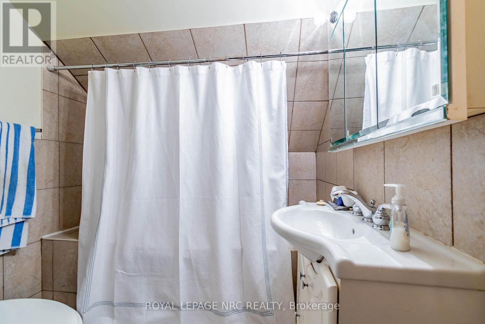 6490 Thorold Stone Road Property Photo 18