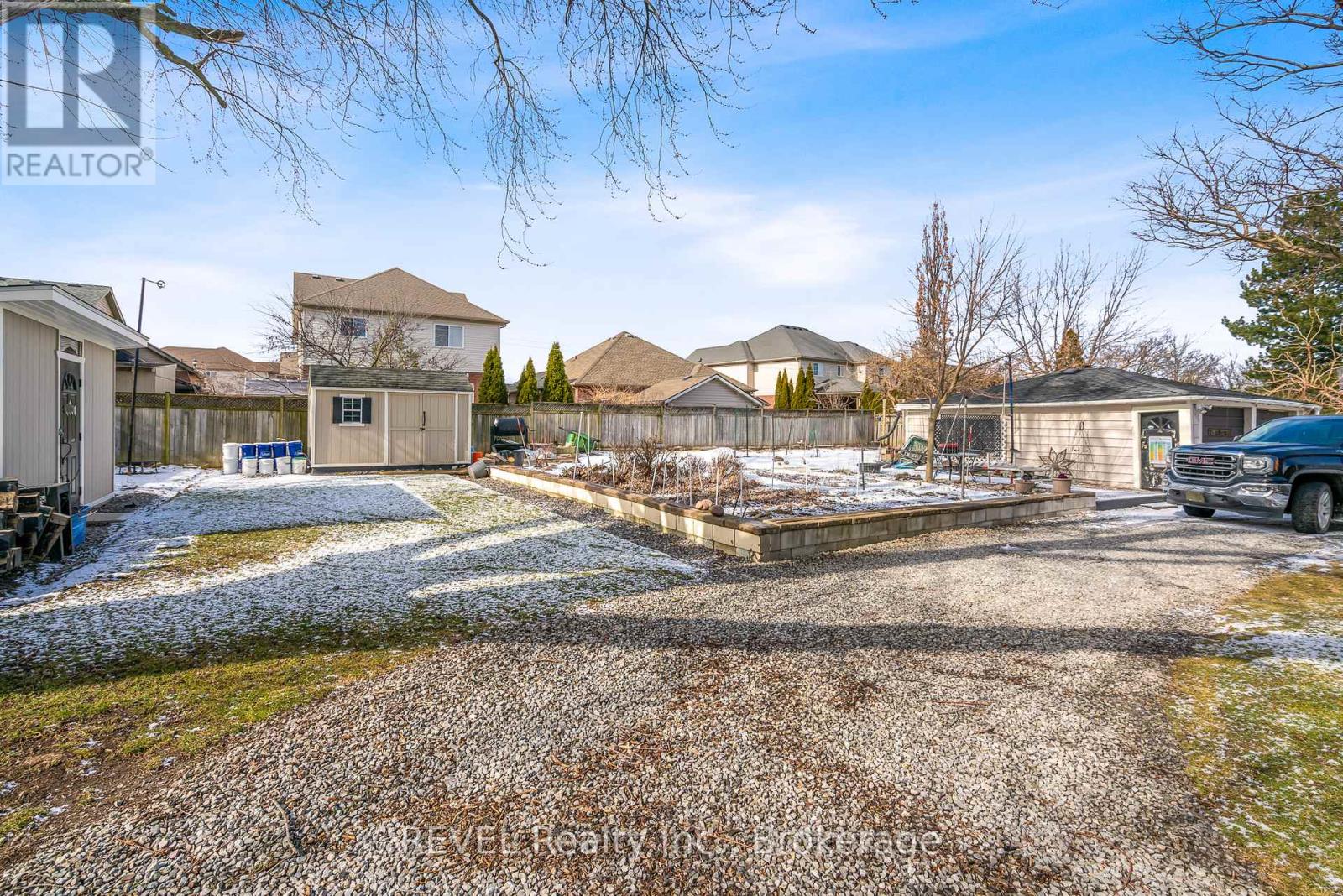 18 A,b,c,d Valley Road Property Photo 6