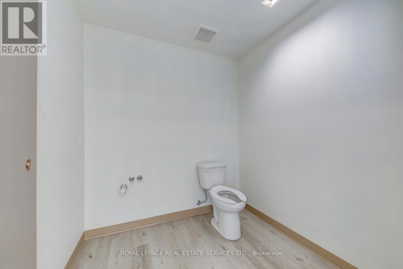 200 - 401 Victoria Avenue N Property Photo 5