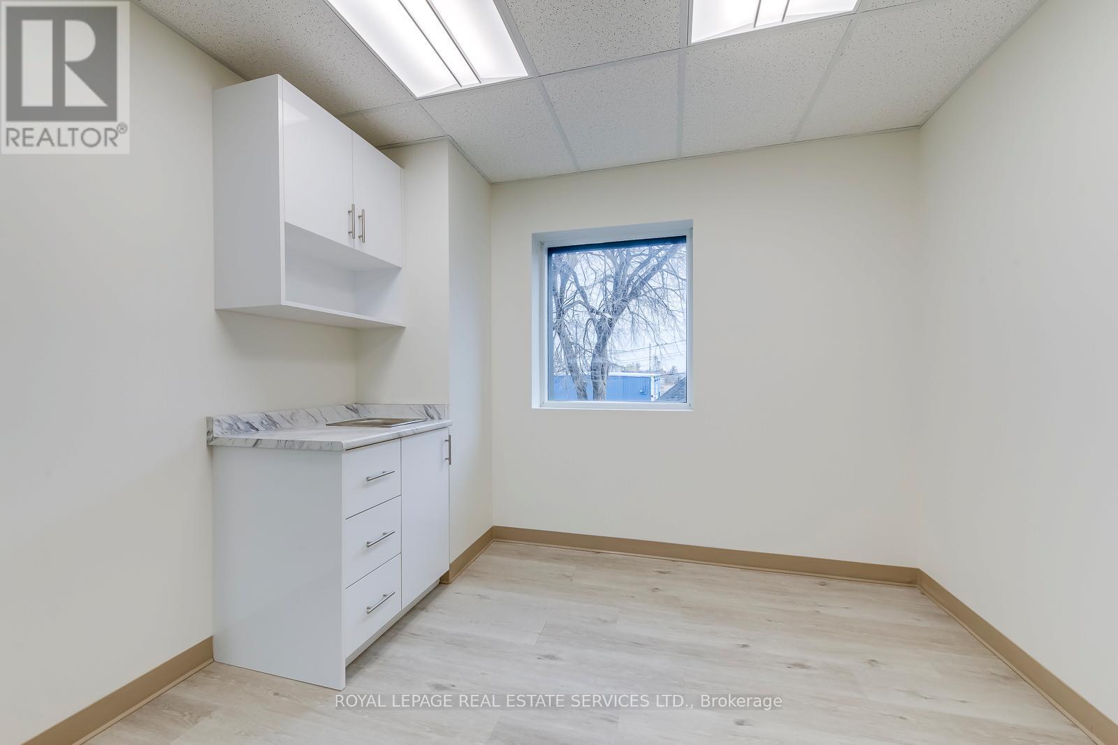 101 - 401 Victoria Avenue N Property Photo 7