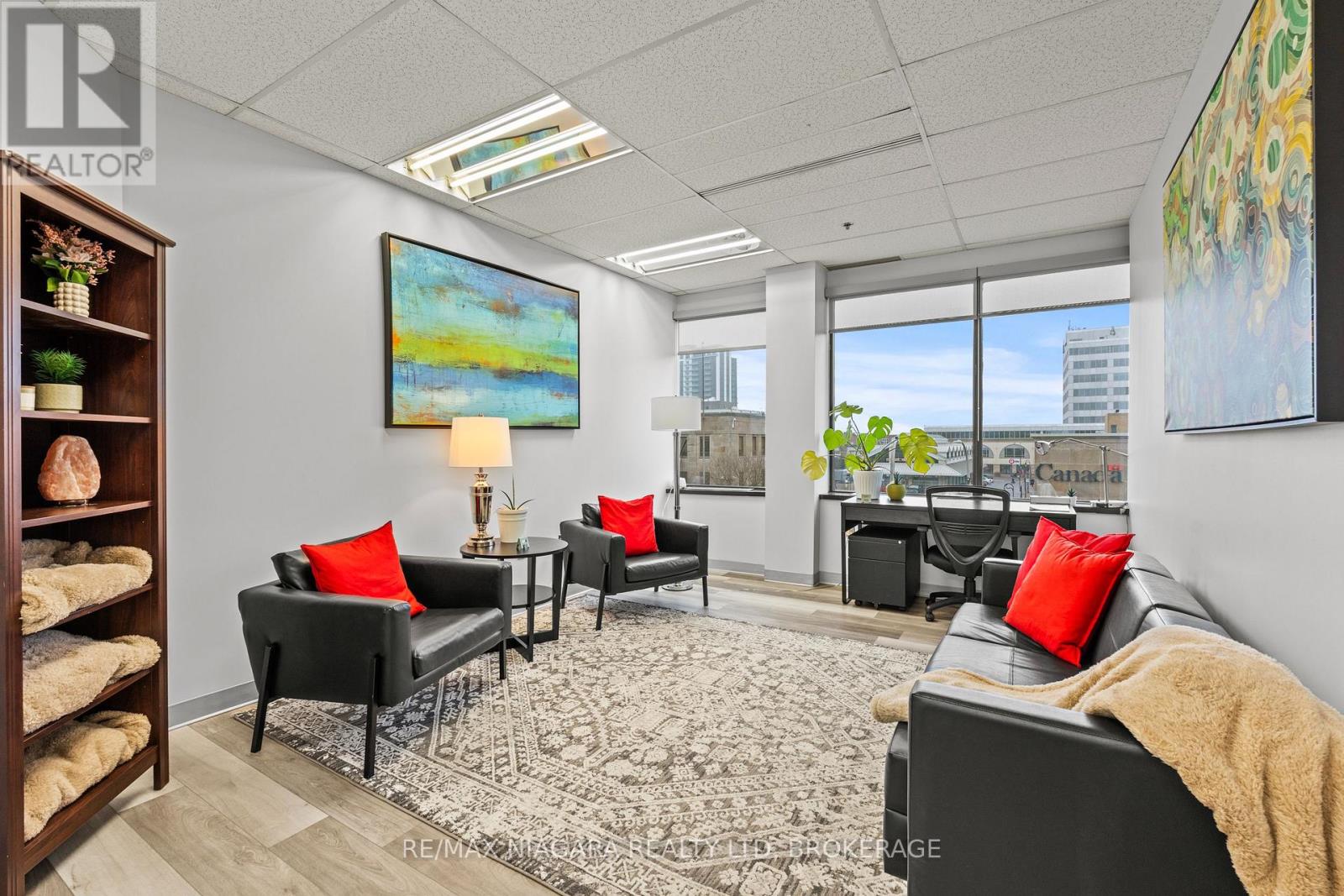 300 - 43 Church Street Property Photo 12