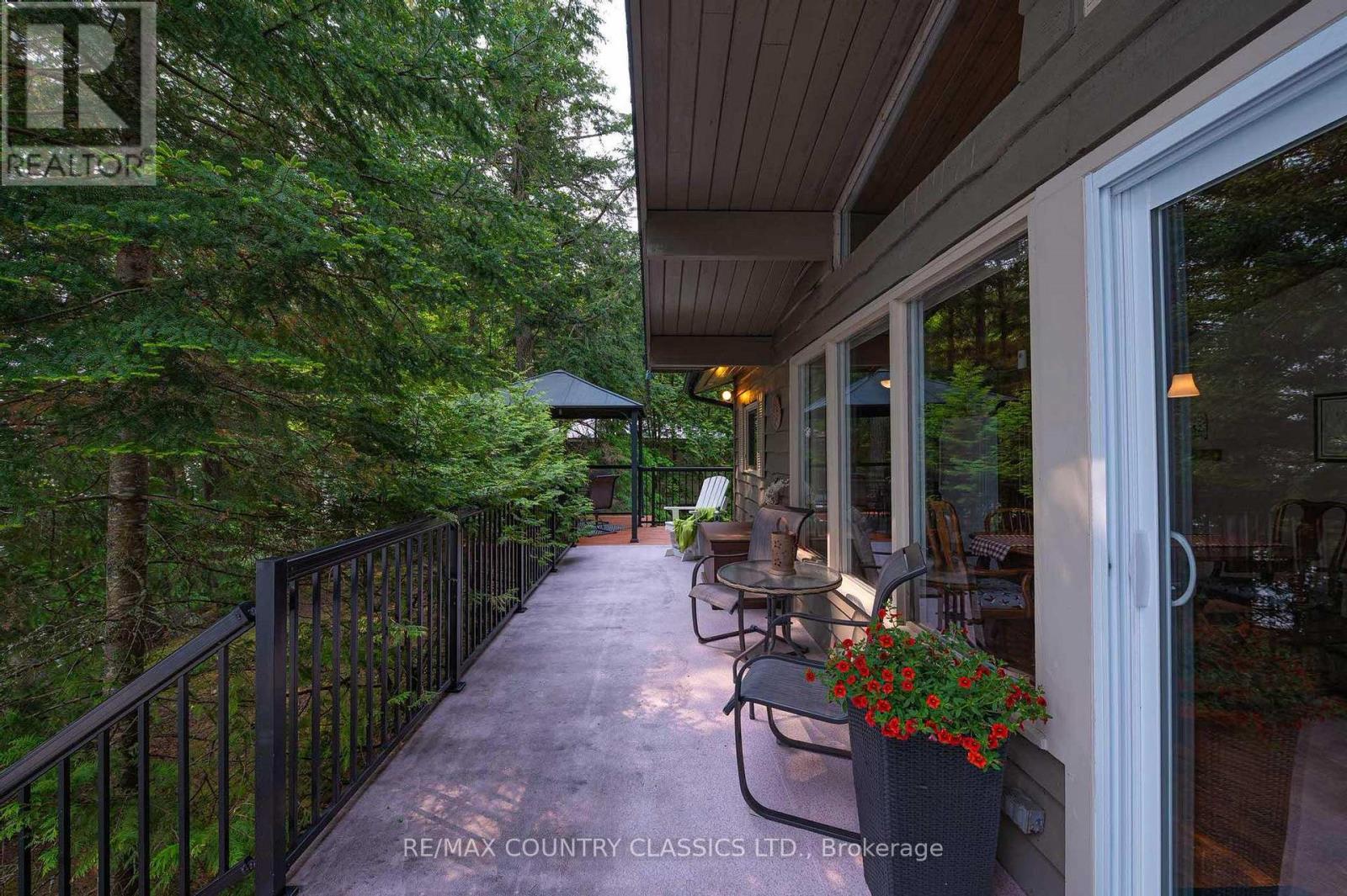 217 Moffat Road Property Photo 9