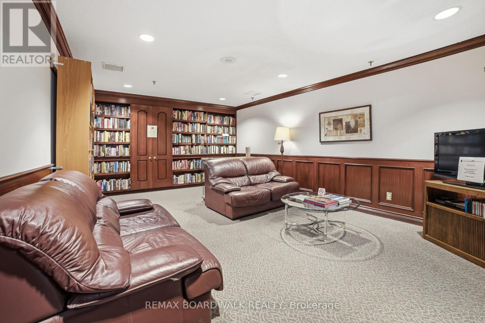1408 - 1705 Playfair Drive Property Photo 11