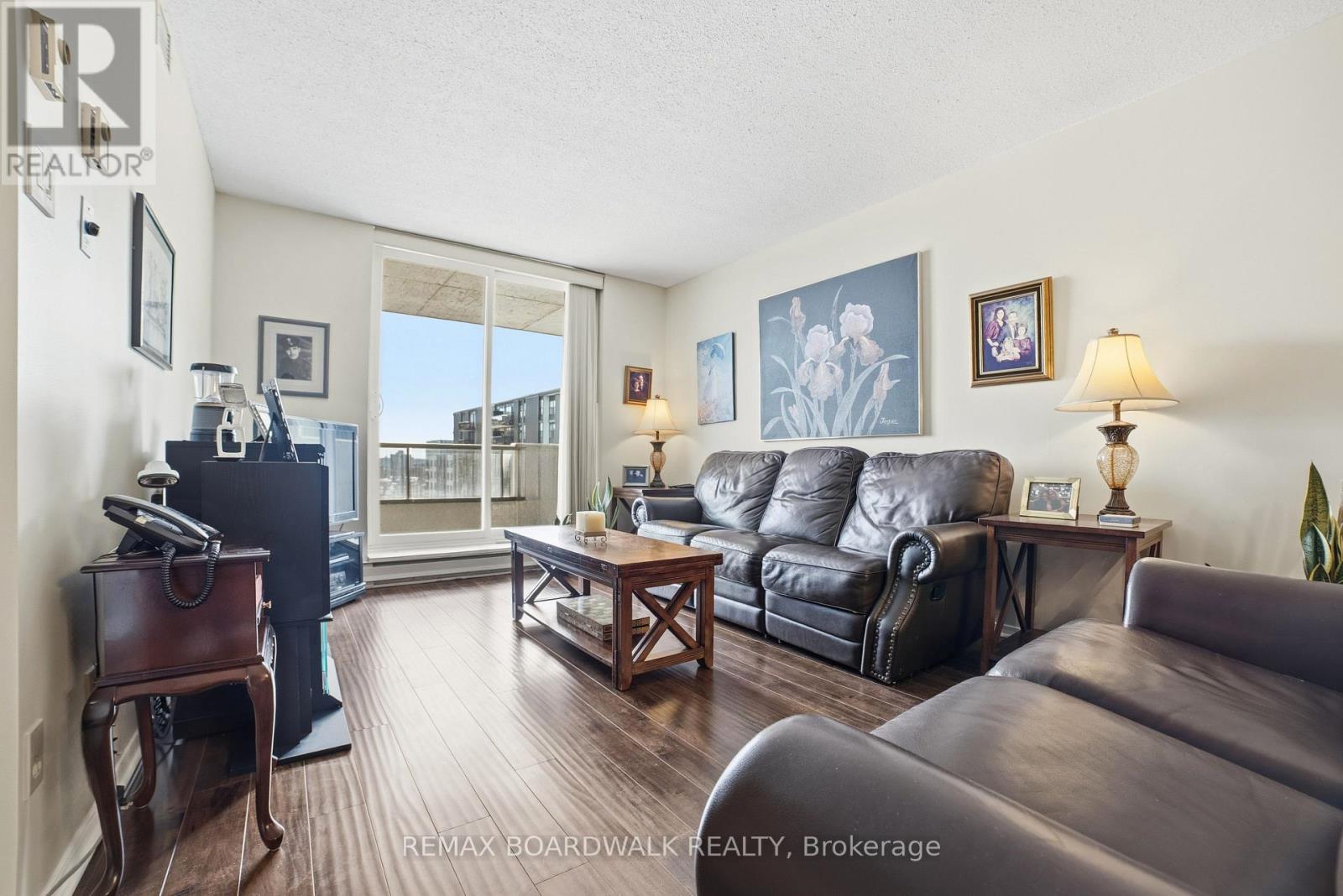 1408 - 1705 Playfair Drive Property Photo 18