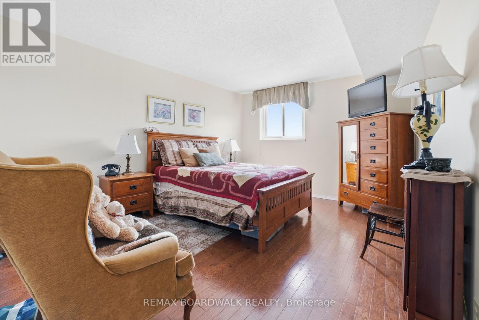 1408 - 1705 Playfair Drive Property Photo 27
