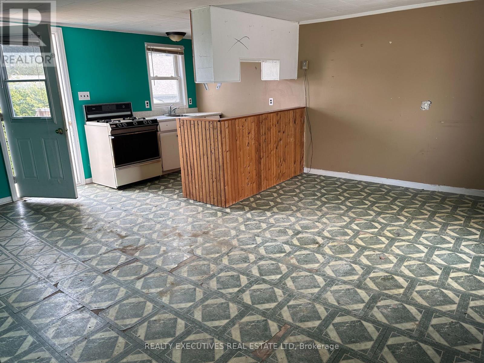 23 Whelan Street S Property Photo 5