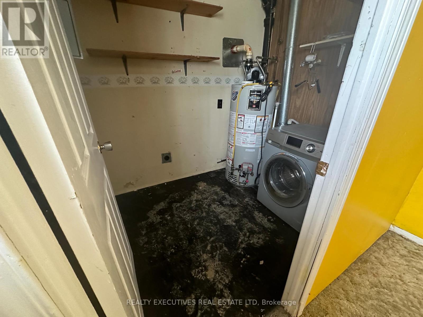 23 Whelan Street S Property Photo 8