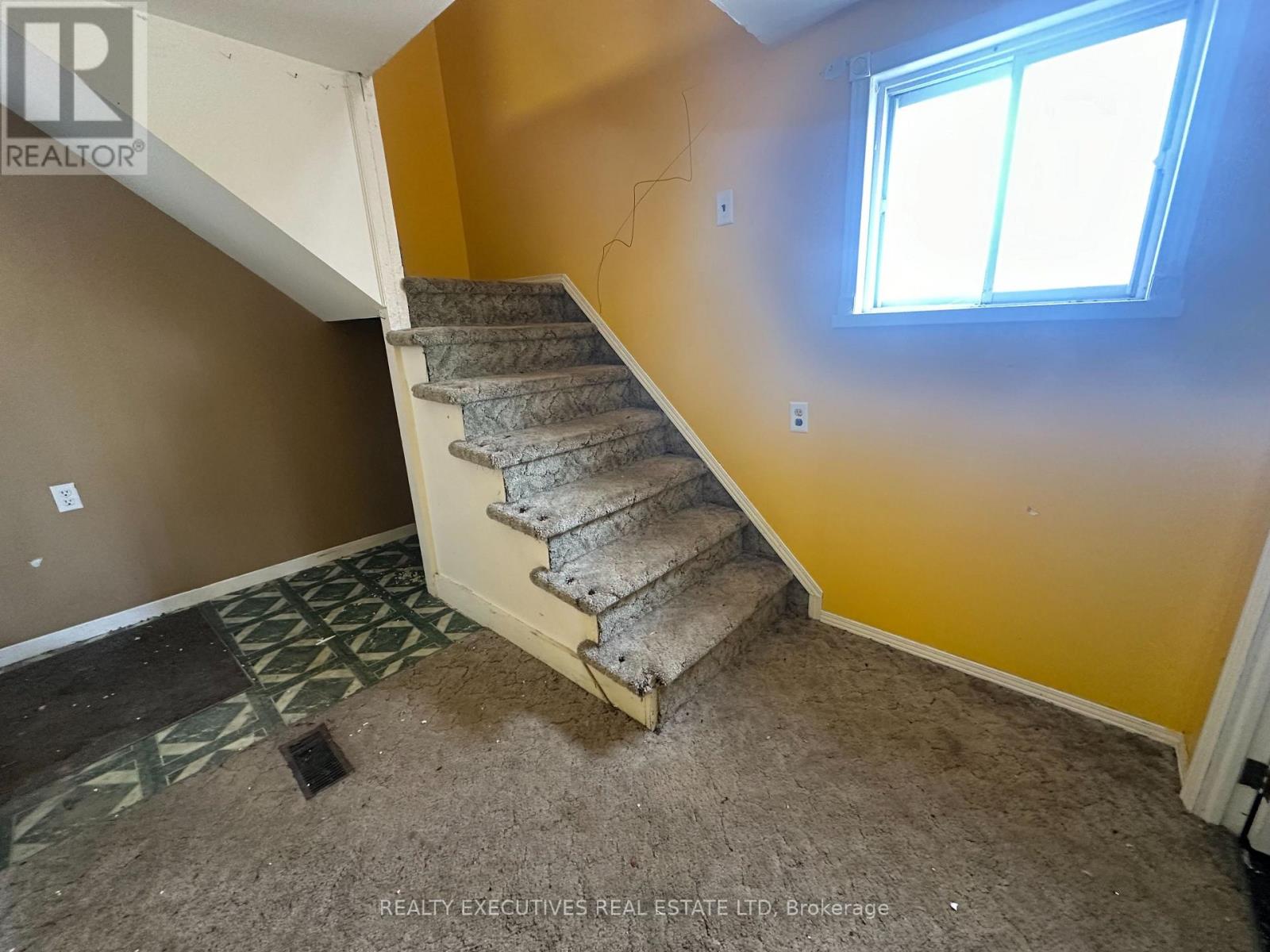 23 Whelan Street S Property Photo 9