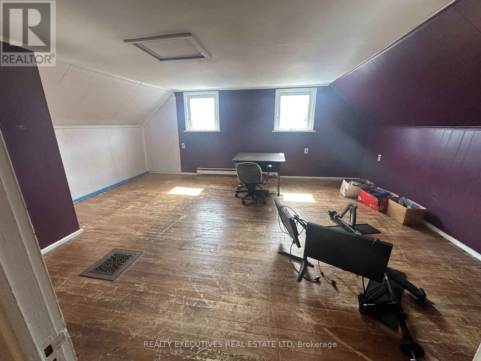 23 Whelan Street S Property Photo 10