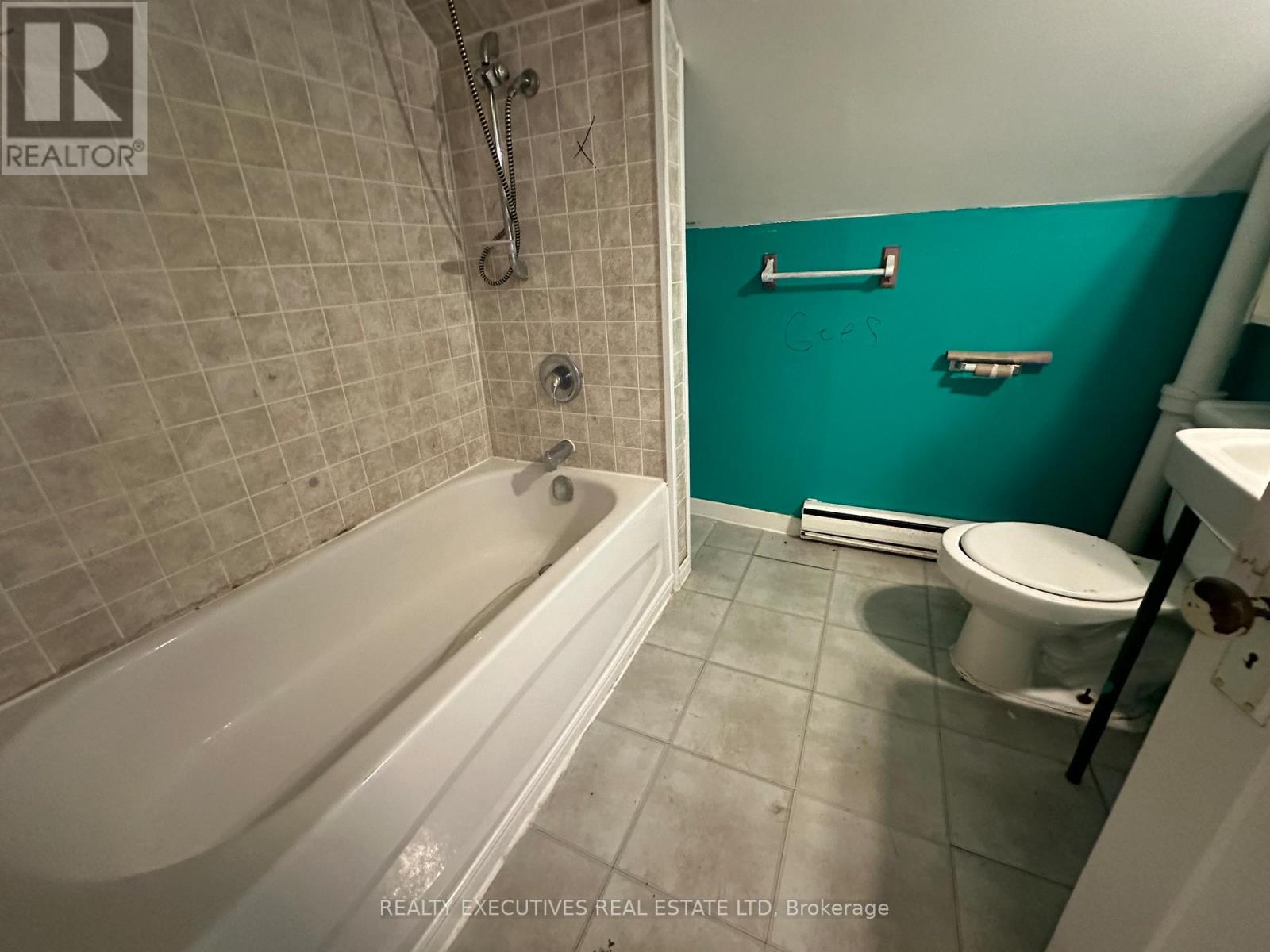 23 Whelan Street S Property Photo 11
