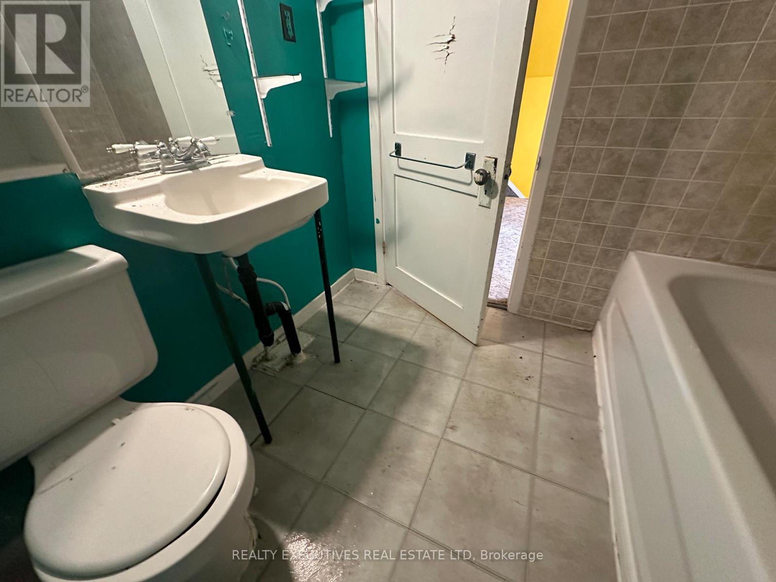 23 Whelan Street S Property Photo 12