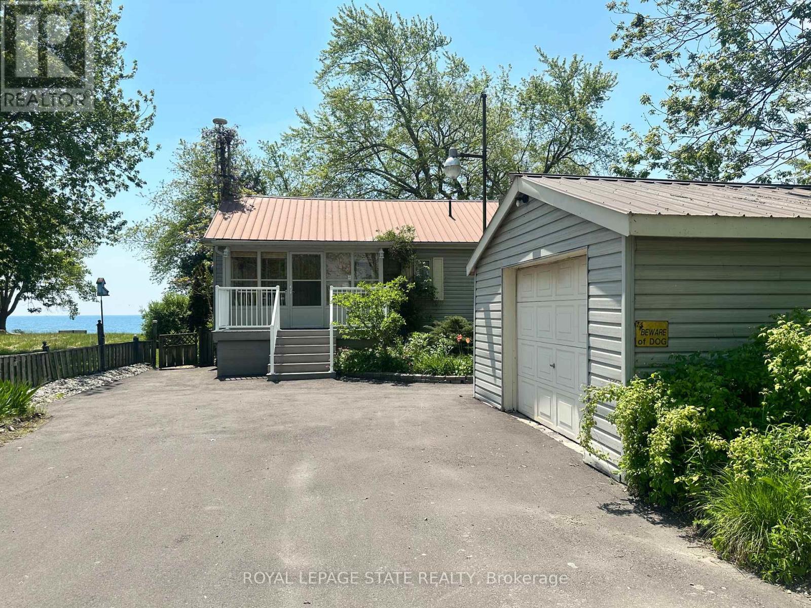 2592 Lakeshore Road Property Photo 1