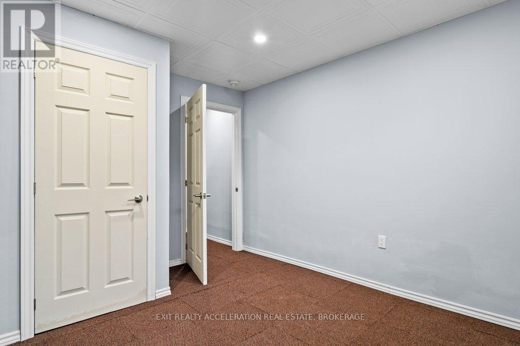 14 West Park Lane Property Photo 28