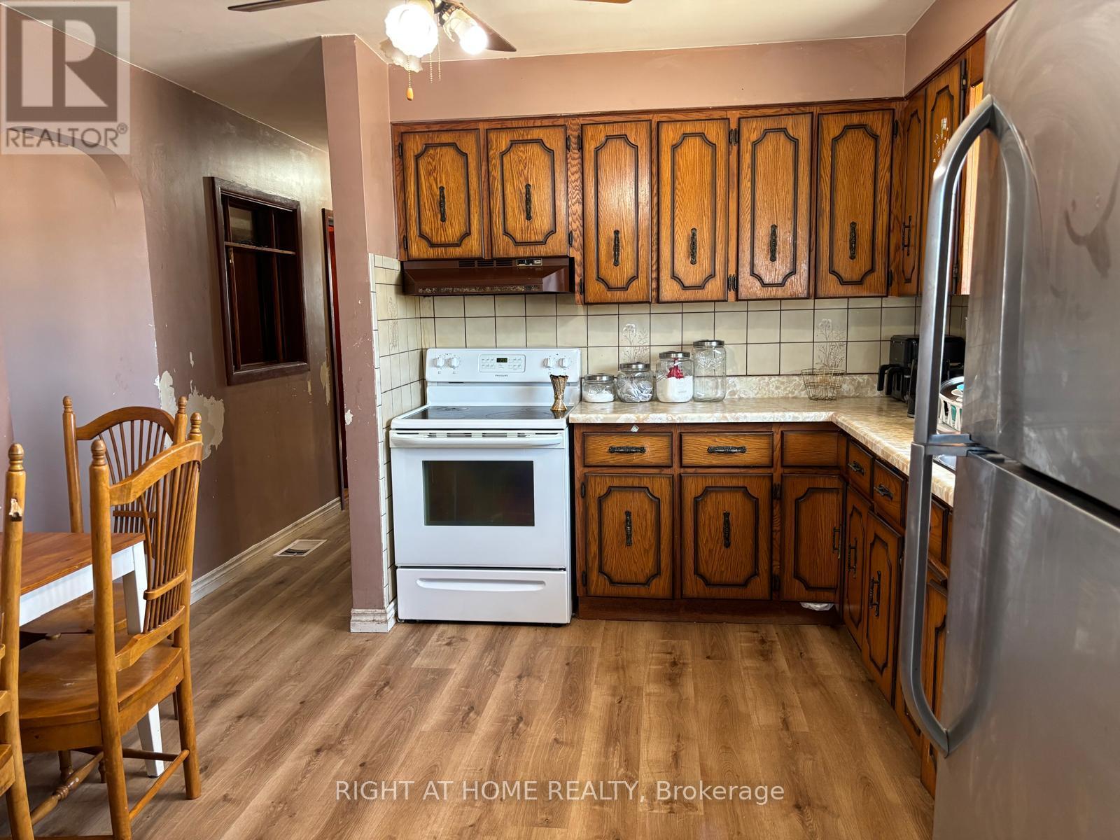 1224 Dunsmure Road Property Photo 8