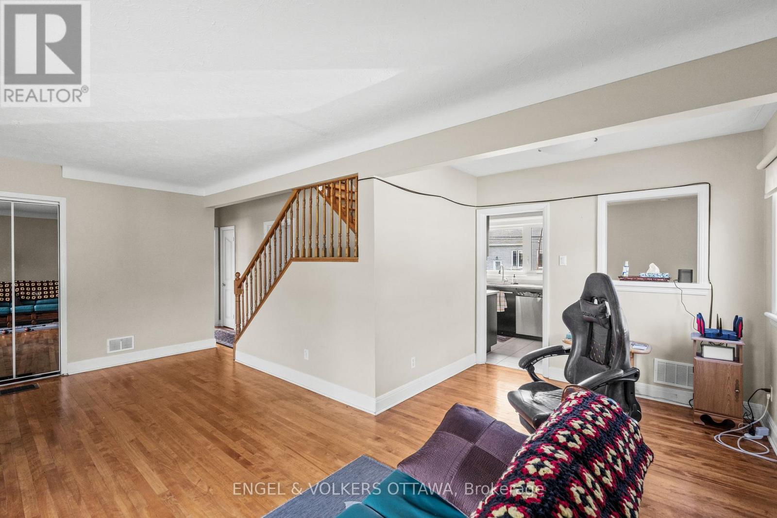 1372 Ridgedale Street Property Photo 7