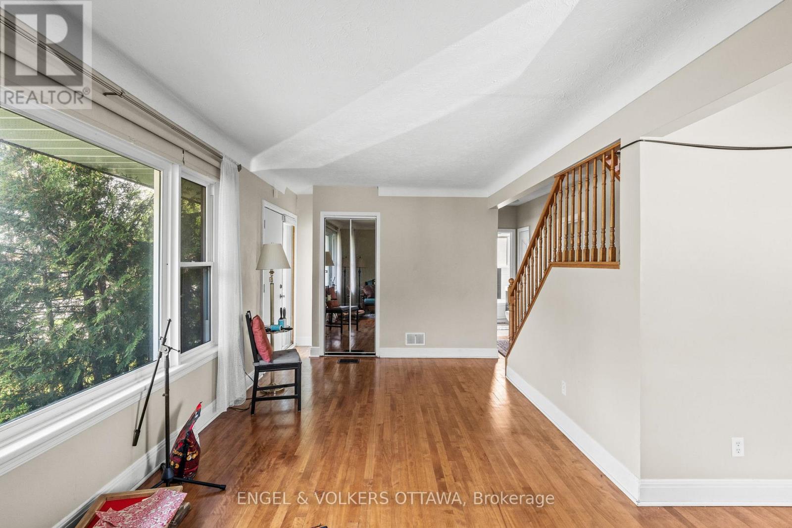 1372 Ridgedale Street Property Photo 8