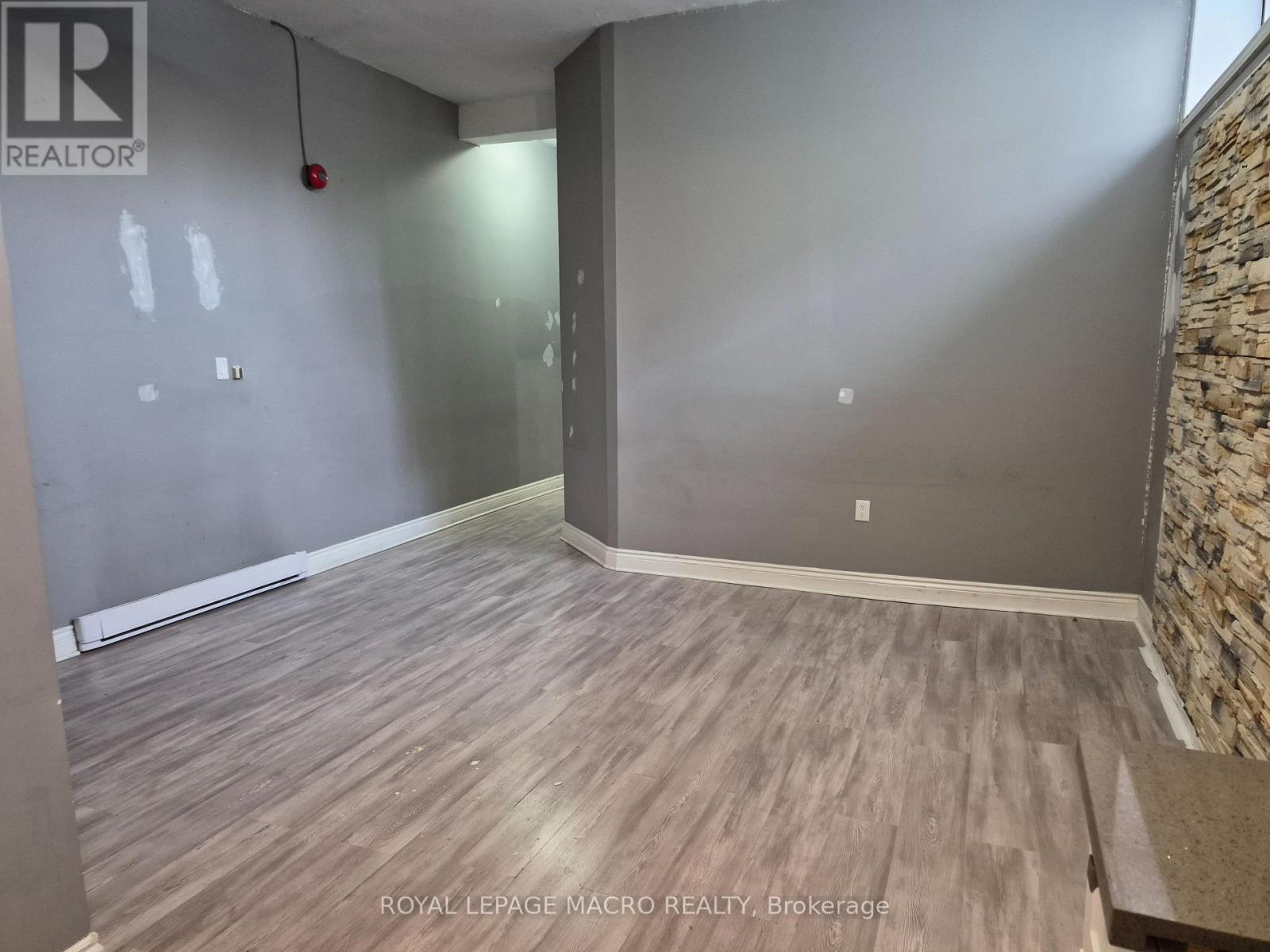 101 - 624 King Street E Property Photo 2