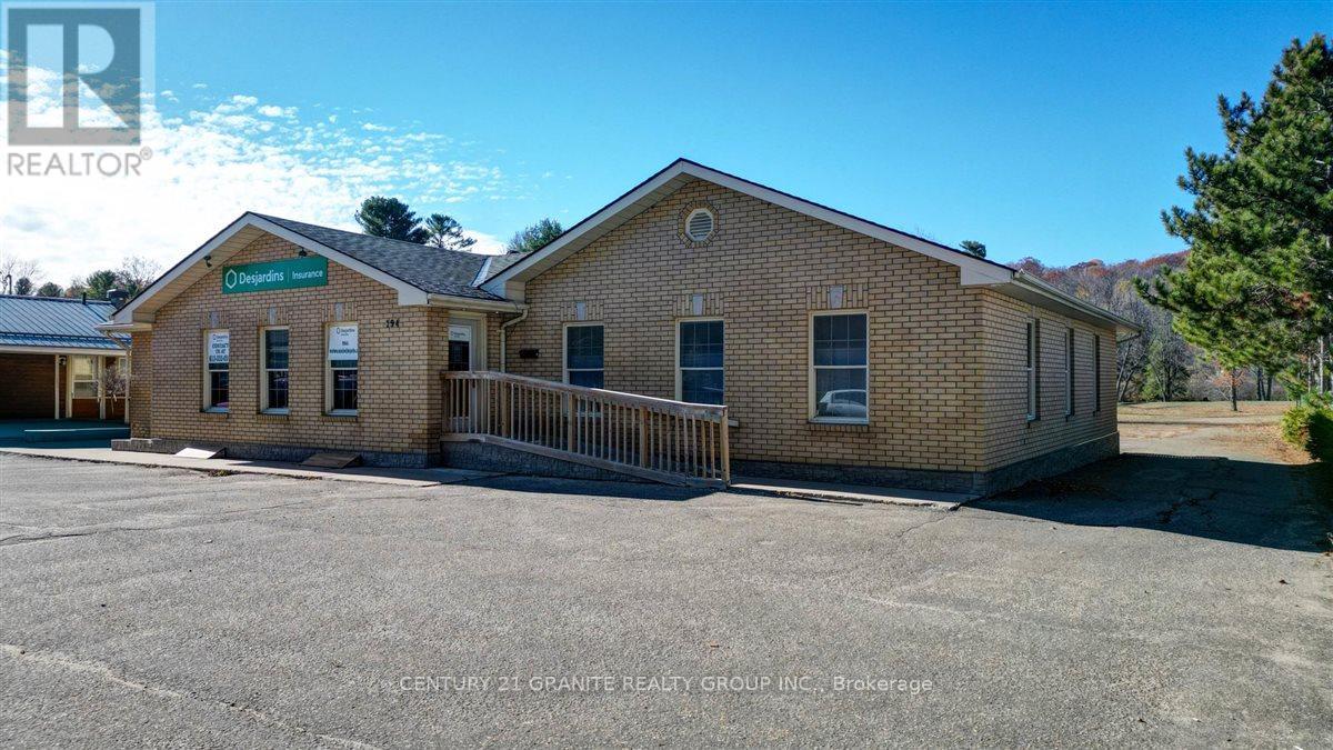 194 Hastings Street N Property Photo 2