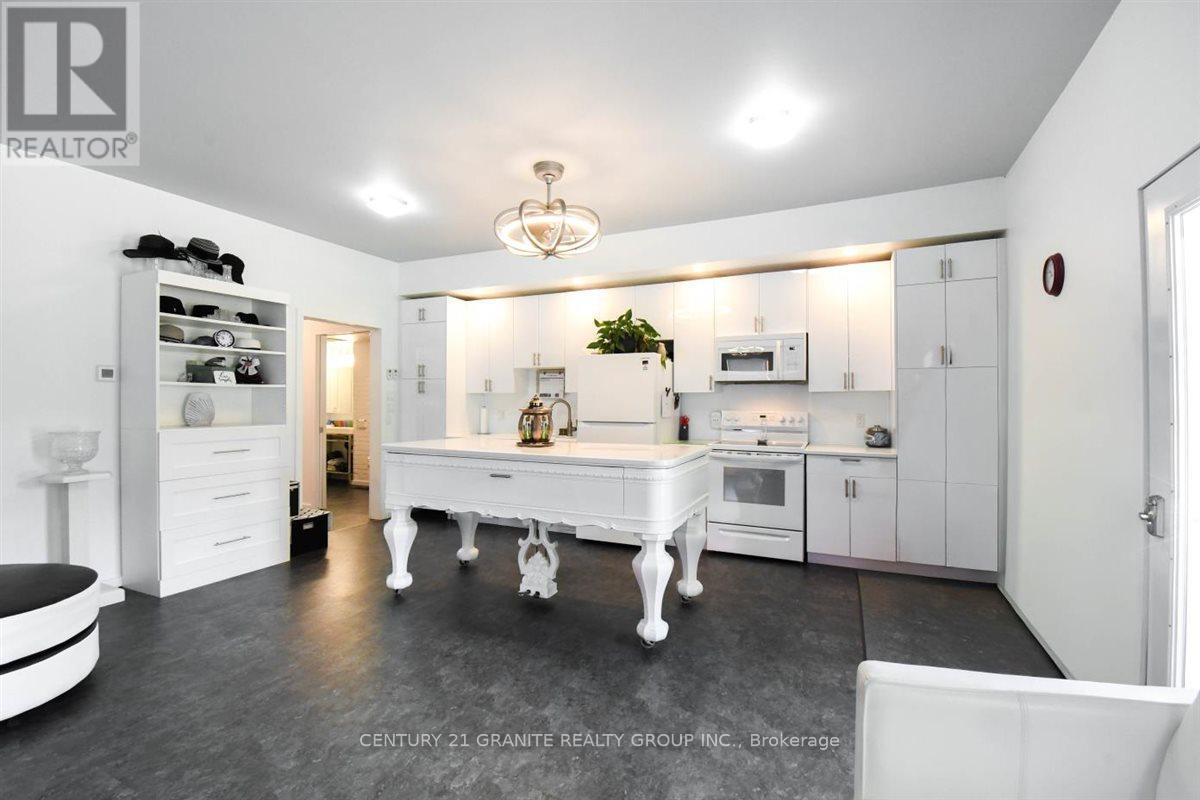 194 Hastings Street N Property Photo 5
