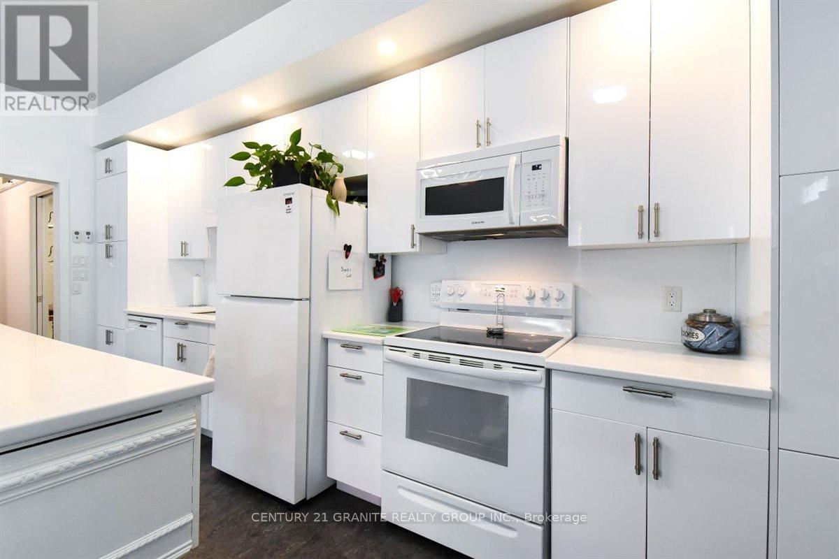194 Hastings Street N Property Photo 6