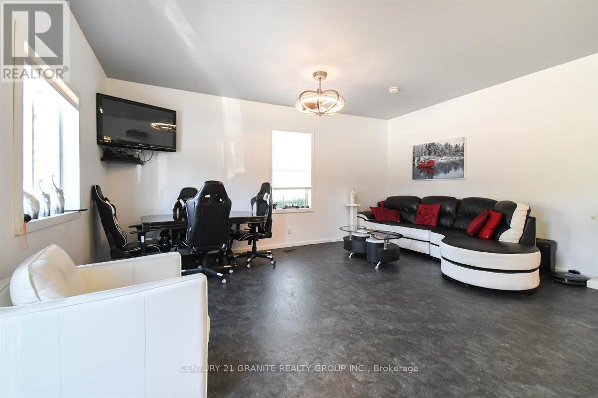 194 Hastings Street N Property Photo 8