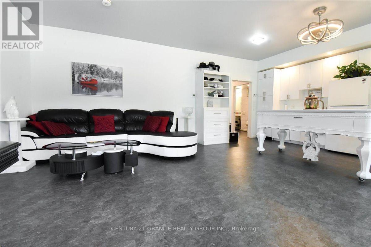 194 Hastings Street N Property Photo 9