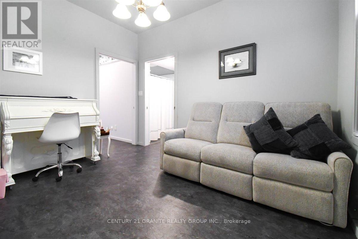 194 Hastings Street N Property Photo 10