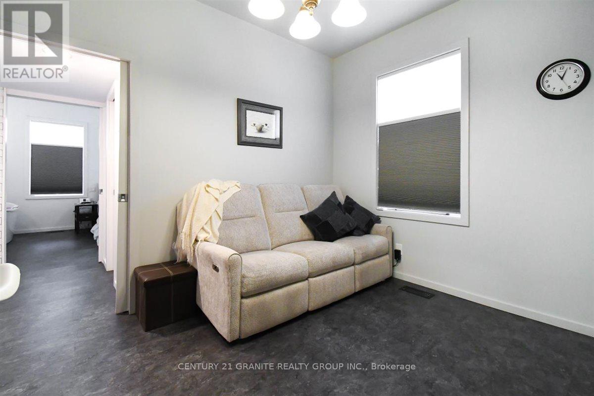 194 Hastings Street N Property Photo 11