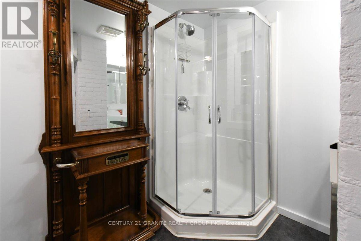 194 Hastings Street N Property Photo 16