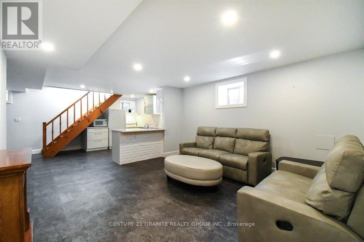 194 Hastings Street N Property Photo 24
